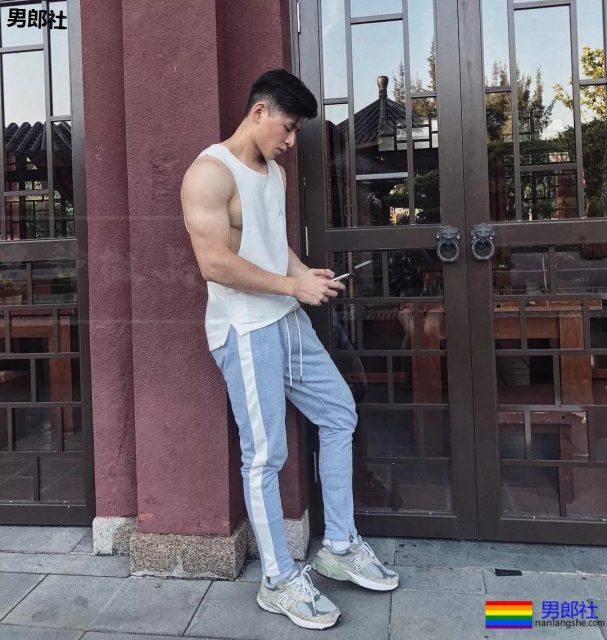 过气天菜被批修图？肌肉纯I为卖内裤亲自上阵，够拼！ - 51虹马