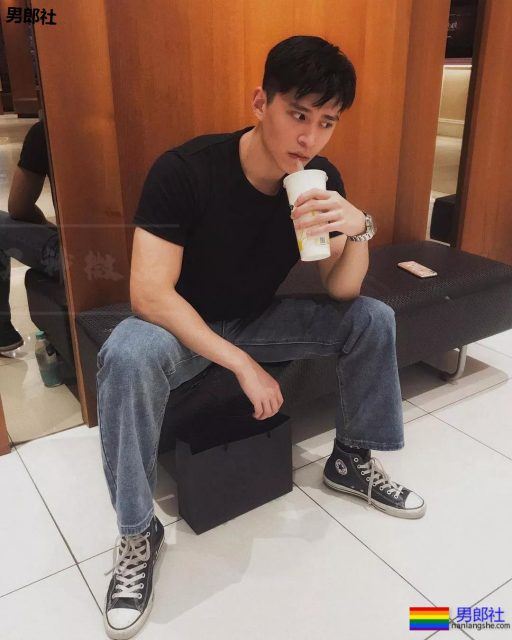 过气天菜被批修图？肌肉纯I为卖内裤亲自上阵，够拼！ - 51虹马