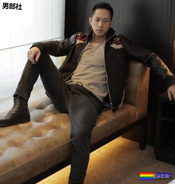 三胞胎制服男拔掉掉西裤扔掉衬衫，身材大胸肌你喜欢哪一个 - 51虹马