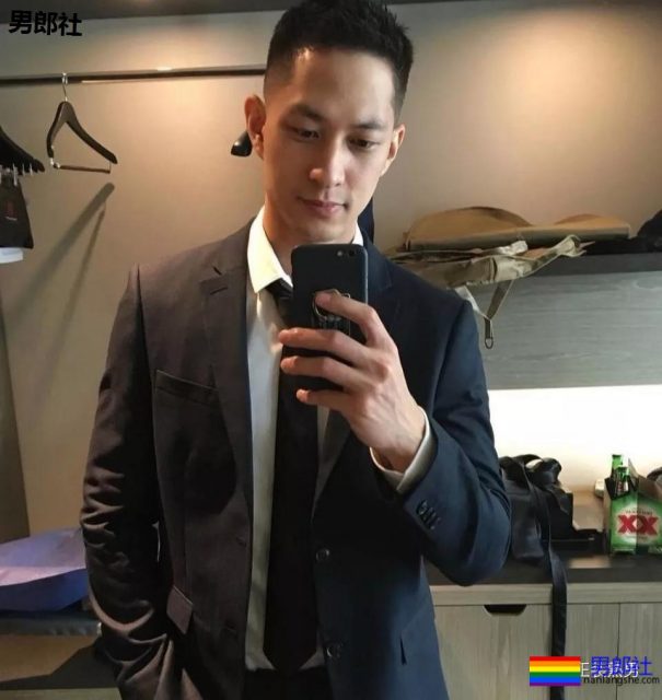 三胞胎制服男拔掉掉西裤扔掉衬衫，身材大胸肌你喜欢哪一个 - 51虹马