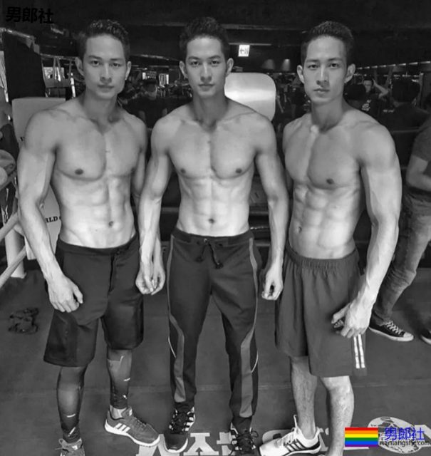 三胞胎制服男拔掉掉西裤扔掉衬衫，身材大胸肌你喜欢哪一个 - 51虹马