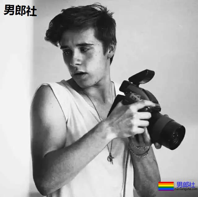 贝克汉姆儿子与帅哥十指紧扣超暧昧，疑出柜？ - 51虹马
