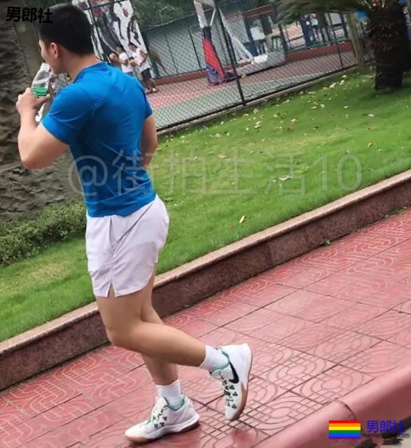 成都体院抓拍运动帅男,巨胸翘屁鼻子挺,短裤穿的太撩人! - 51虹马 成都体院抓拍运动帅男,巨胸翘屁鼻子挺,短裤穿的太撩人! - 51虹马