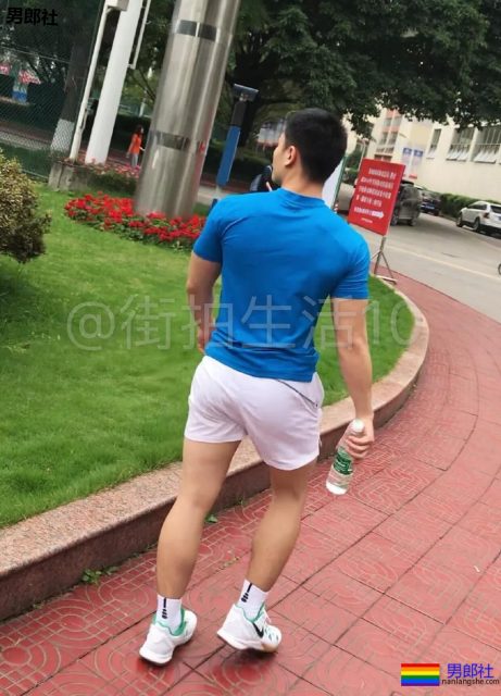 成都体院抓拍运动帅男,巨胸翘屁鼻子挺,短裤穿的太撩人! - 51虹马 成都体院抓拍运动帅男,巨胸翘屁鼻子挺,短裤穿的太撩人! - 51虹马