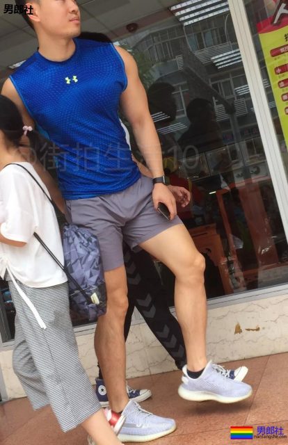 成都体院抓拍运动帅男,巨胸翘屁鼻子挺,短裤穿的太撩人! - 51虹马 成都体院抓拍运动帅男,巨胸翘屁鼻子挺,短裤穿的太撩人! - 51虹马