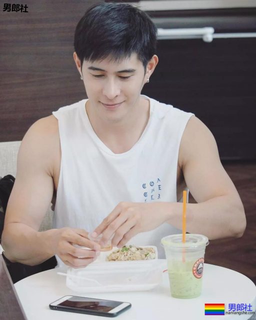 sao0体育生从现场照被扒,果然大1... - 51虹马 sao0体育生从现场照被扒,果然大1... - 51虹马