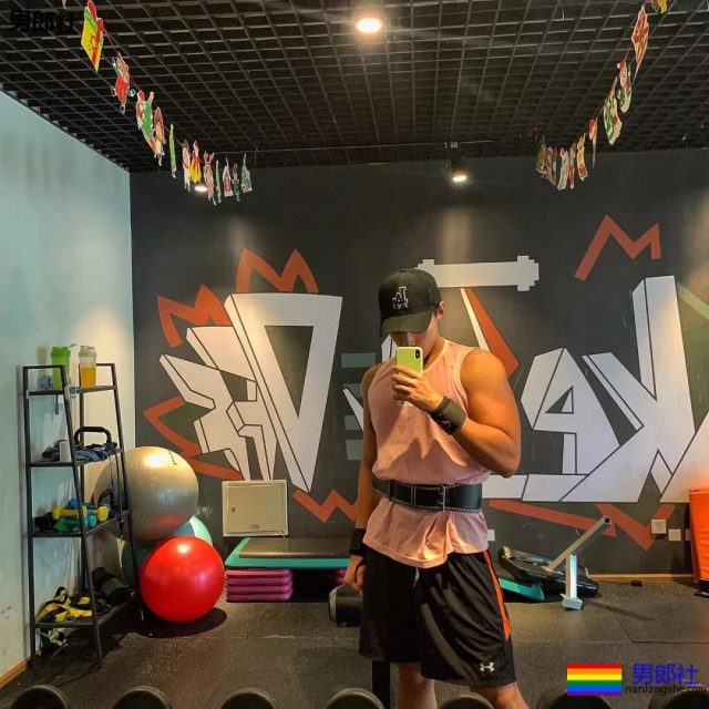 大胸肌网红教练都脱了！我又要补充营养去了！-51虹马