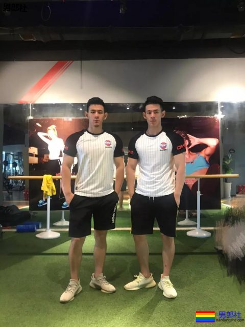 大胸肌网红教练都脱了！我又要补充营养去了！ - 51虹马