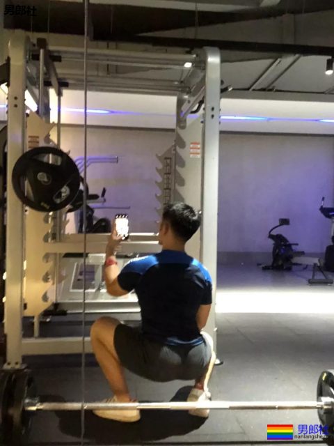 大胸肌网红教练都脱了！我又要补充营养去了！ - 51虹马