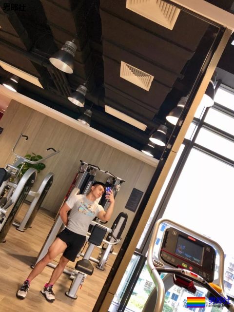 大胸肌网红教练都脱了！我又要补充营养去了！ - 51虹马