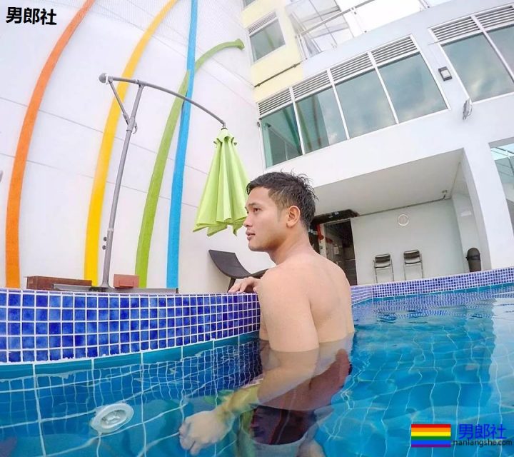 被包裹着的白袜体育生帅哥...腿毛真长 - 51虹马