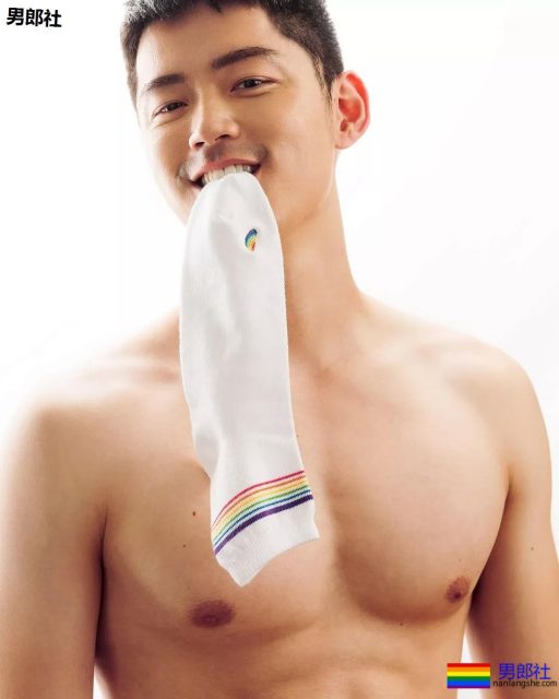 当红肌肉小狼狗“吃袜子”？这些天菜的美好肉体太抢眼！-51虹马