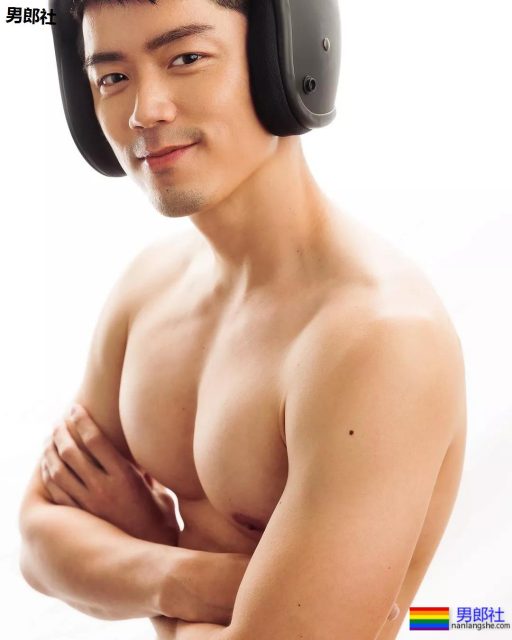 当红肌肉小狼狗“吃袜子”?这些天菜的美好肉体太抢眼! - 51虹马 当红肌肉小狼狗“吃袜子”?这些天菜的美好肉体太抢眼! - 51虹马