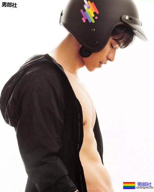 当红肌肉小狼狗“吃袜子”?这些天菜的美好肉体太抢眼! - 51虹马 当红肌肉小狼狗“吃袜子”?这些天菜的美好肉体太抢眼! - 51虹马