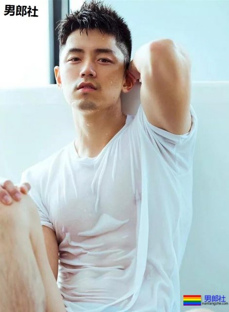 当红肌肉小狼狗“吃袜子”?这些天菜的美好肉体太抢眼! - 51虹马 当红肌肉小狼狗“吃袜子”?这些天菜的美好肉体太抢眼! - 51虹马