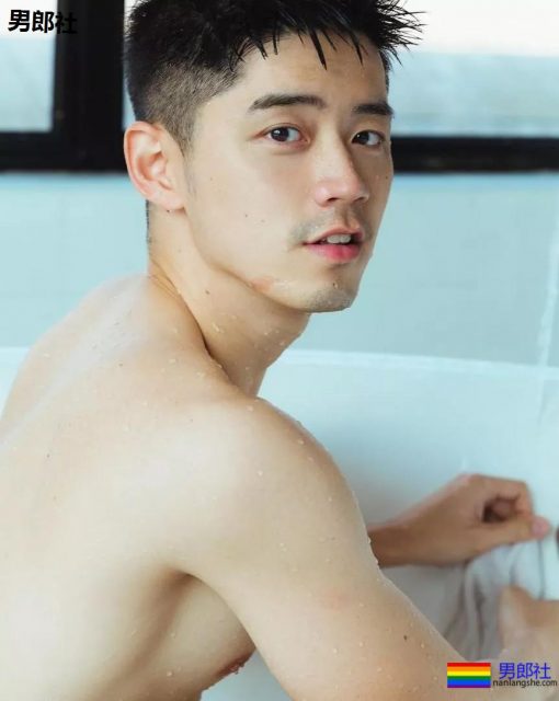 当红肌肉小狼狗“吃袜子”?这些天菜的美好肉体太抢眼! - 51虹马 当红肌肉小狼狗“吃袜子”?这些天菜的美好肉体太抢眼! - 51虹马