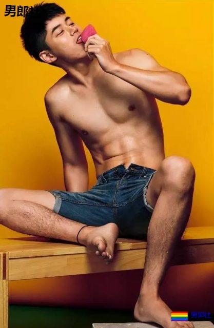 当红肌肉小狼狗“吃袜子”?这些天菜的美好肉体太抢眼! - 51虹马 当红肌肉小狼狗“吃袜子”?这些天菜的美好肉体太抢眼! - 51虹马