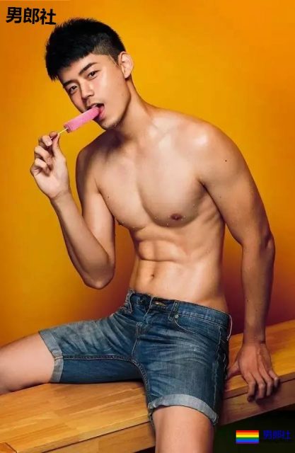 当红肌肉小狼狗“吃袜子”?这些天菜的美好肉体太抢眼! - 51虹马 当红肌肉小狼狗“吃袜子”?这些天菜的美好肉体太抢眼! - 51虹马