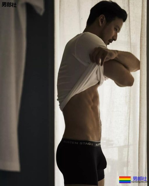 当红肌肉小狼狗“吃袜子”?这些天菜的美好肉体太抢眼! - 51虹马 当红肌肉小狼狗“吃袜子”?这些天菜的美好肉体太抢眼! - 51虹马