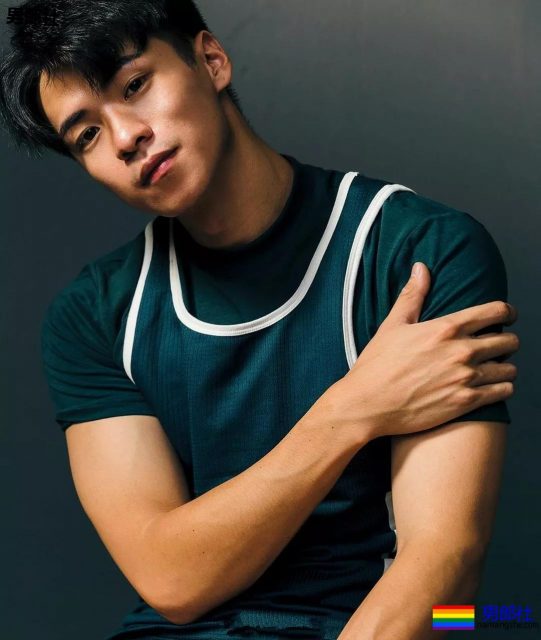 当红肌肉小狼狗“吃袜子”?这些天菜的美好肉体太抢眼! - 51虹马 当红肌肉小狼狗“吃袜子”?这些天菜的美好肉体太抢眼! - 51虹马