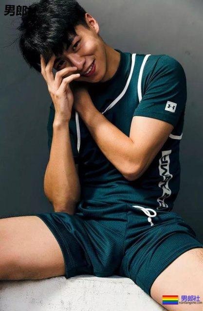 当红肌肉小狼狗“吃袜子”?这些天菜的美好肉体太抢眼! - 51虹马 当红肌肉小狼狗“吃袜子”?这些天菜的美好肉体太抢眼! - 51虹马