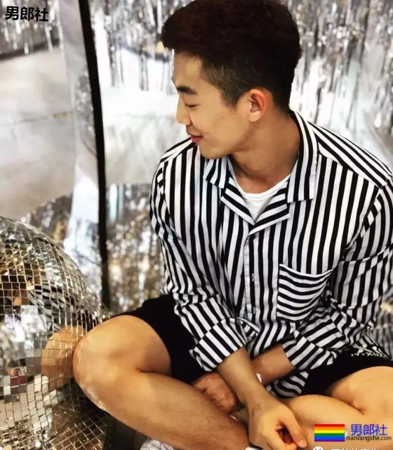 微博上神似郑凯的肌肉男，臀要翘到天上去了！ - 51虹马