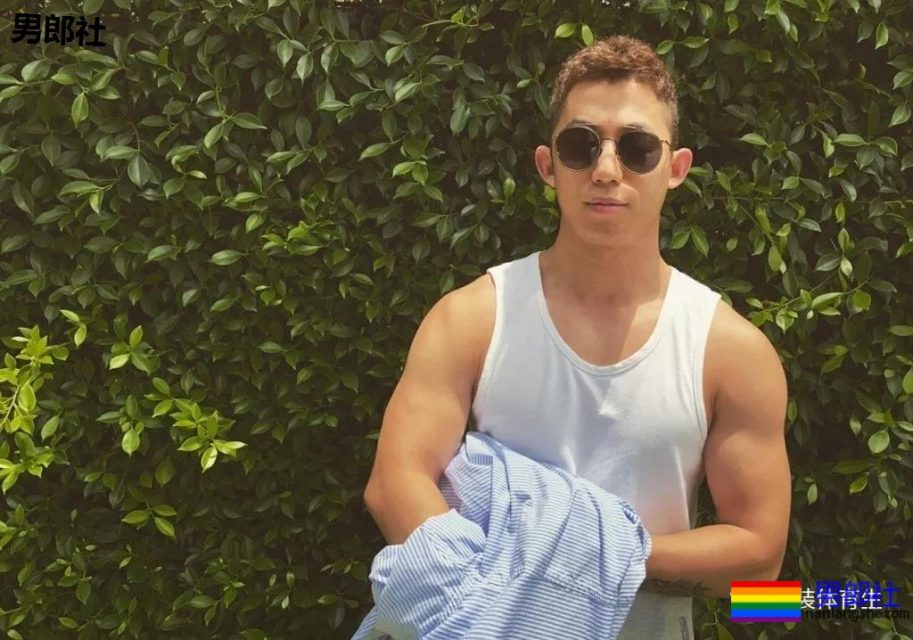 微博上神似郑凯的肌肉男，臀要翘到天上去了！ - 51虹马