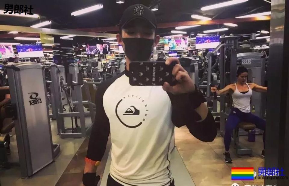 微博上神似郑凯的肌肉男，臀要翘到天上去了！ - 51虹马