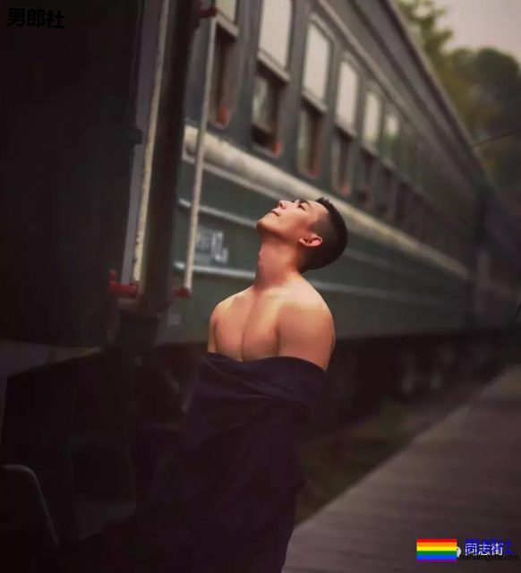 微博上神似郑凯的肌肉男，臀要翘到天上去了！ - 51虹马