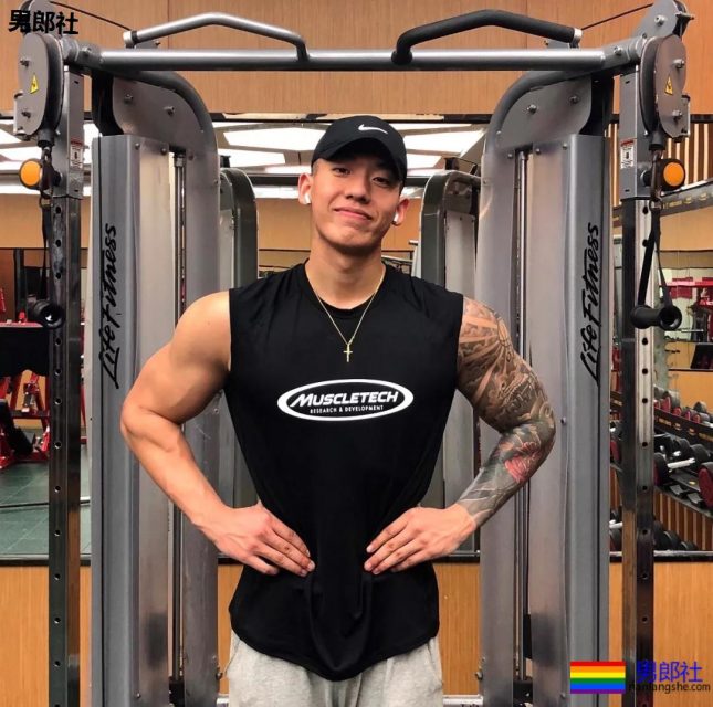 喜欢这个大长腿体育生！-51虹马