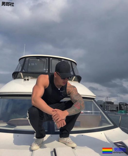 喜欢这个大长腿体育生！ - 51虹马