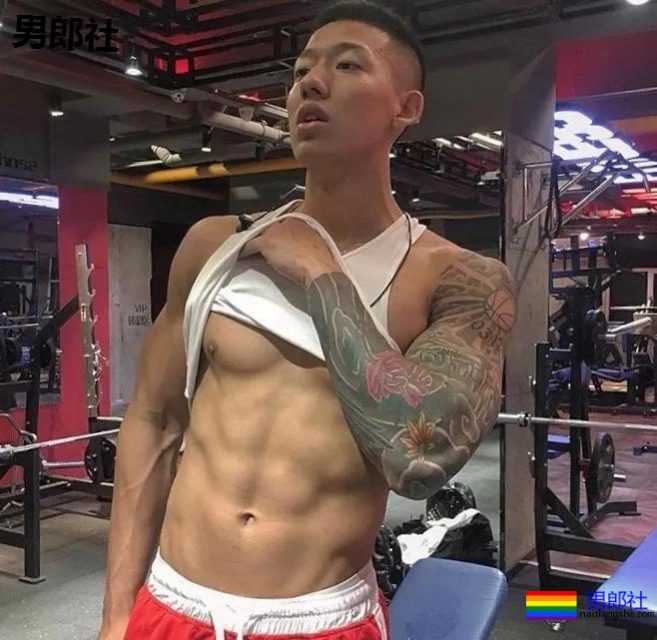 喜欢这个大长腿体育生！ - 51虹马