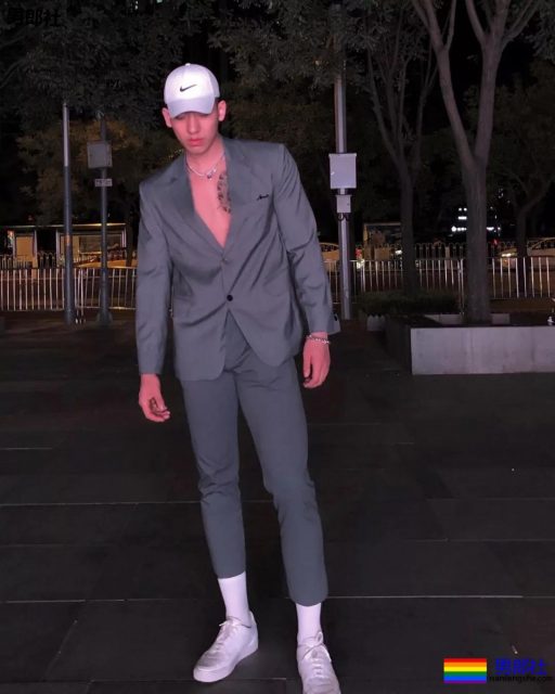 喜欢这个大长腿体育生！ - 51虹马