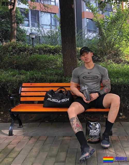 喜欢这个大长腿体育生！ - 51虹马