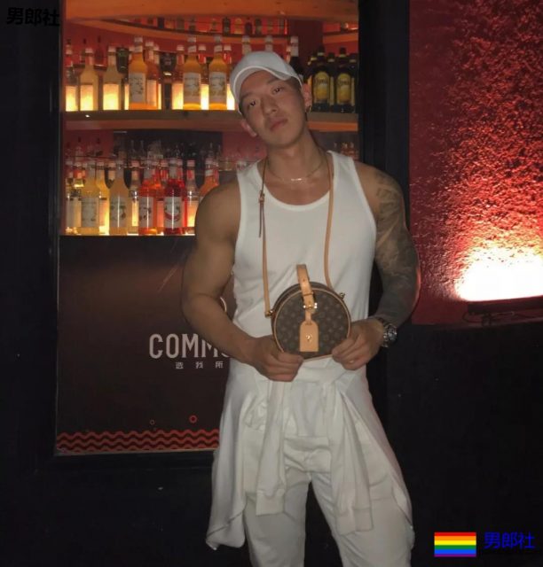 喜欢这个大长腿体育生！ - 51虹马