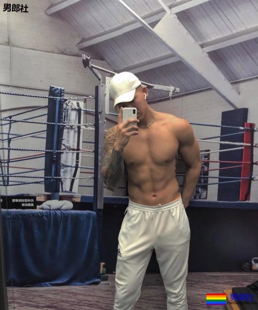 喜欢这个大长腿体育生！ - 51虹马