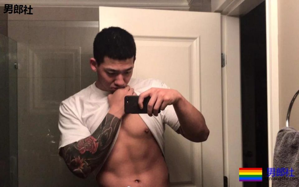 喜欢这个大长腿体育生！ - 51虹马