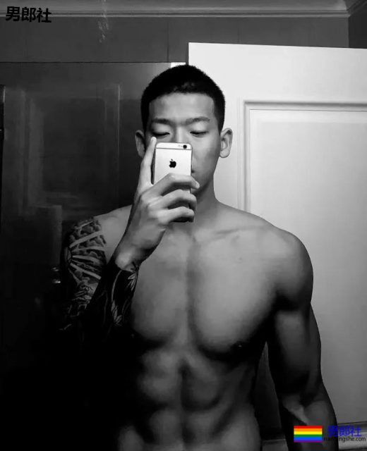 喜欢这个大长腿体育生！ - 51虹马