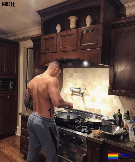 喜欢这个大长腿体育生！ - 51虹马