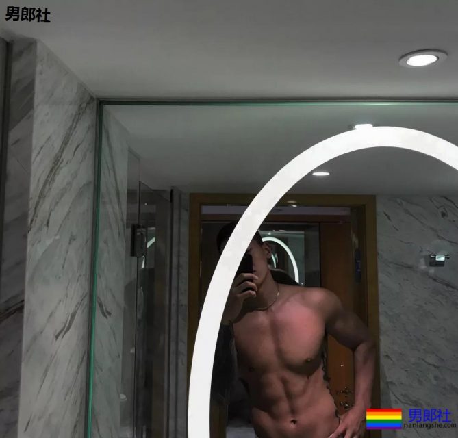 喜欢这个大长腿体育生！ - 51虹马