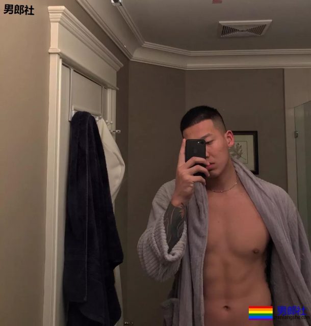 喜欢这个大长腿体育生！ - 51虹马