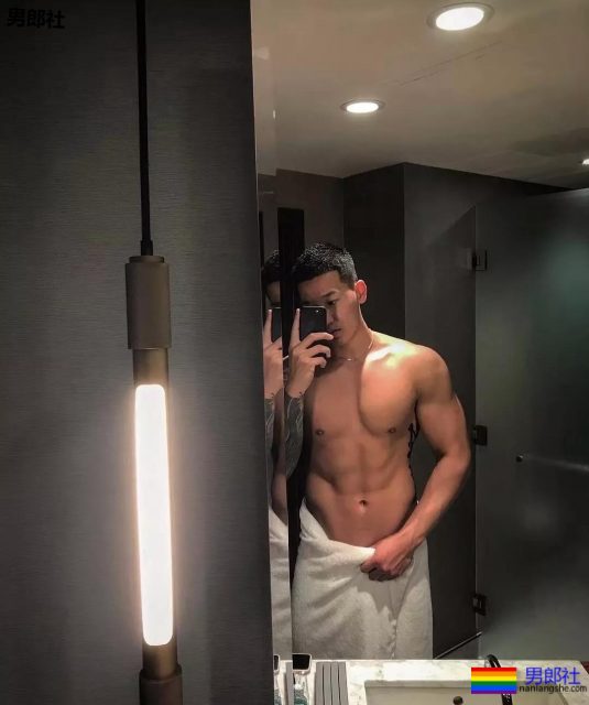 喜欢这个大长腿体育生！ - 51虹马