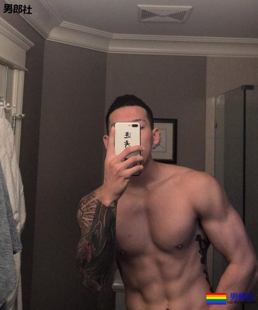 喜欢这个大长腿体育生！ - 51虹马