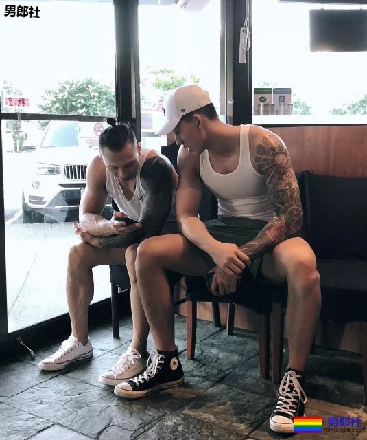 喜欢这个大长腿体育生！ - 51虹马