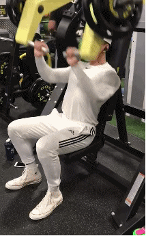 喜欢这个大长腿体育生！ - 51虹马