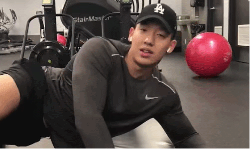 喜欢这个大长腿体育生！ - 51虹马