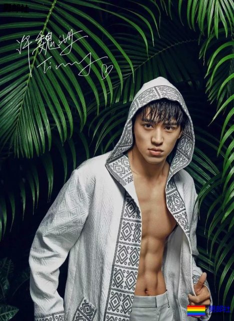 许魏洲凸显露肌肉,玩水高清写真 - 51虹马 许魏洲凸显露肌肉,玩水高清写真 - 51虹马