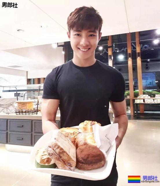 挂空裆的运动骚年，颜值A爆了。 - 51虹马