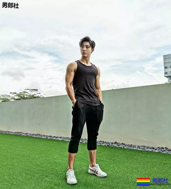 挂空裆的运动骚年，颜值A爆了。 - 51虹马