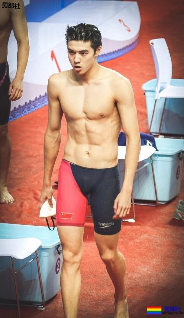 游泳队现00后极品帅哥，他能成为第二个宁泽涛吗 - 51虹马